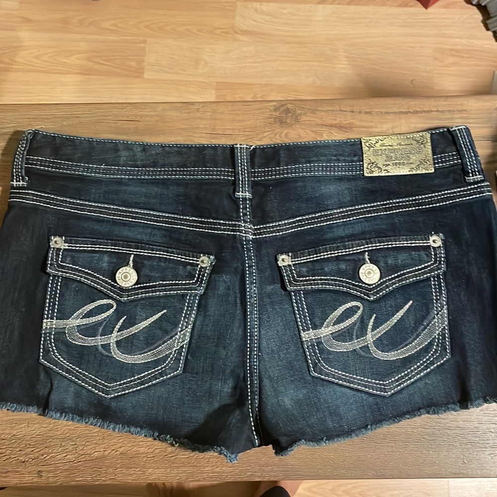 Express Shorts - Picture 3 of 3